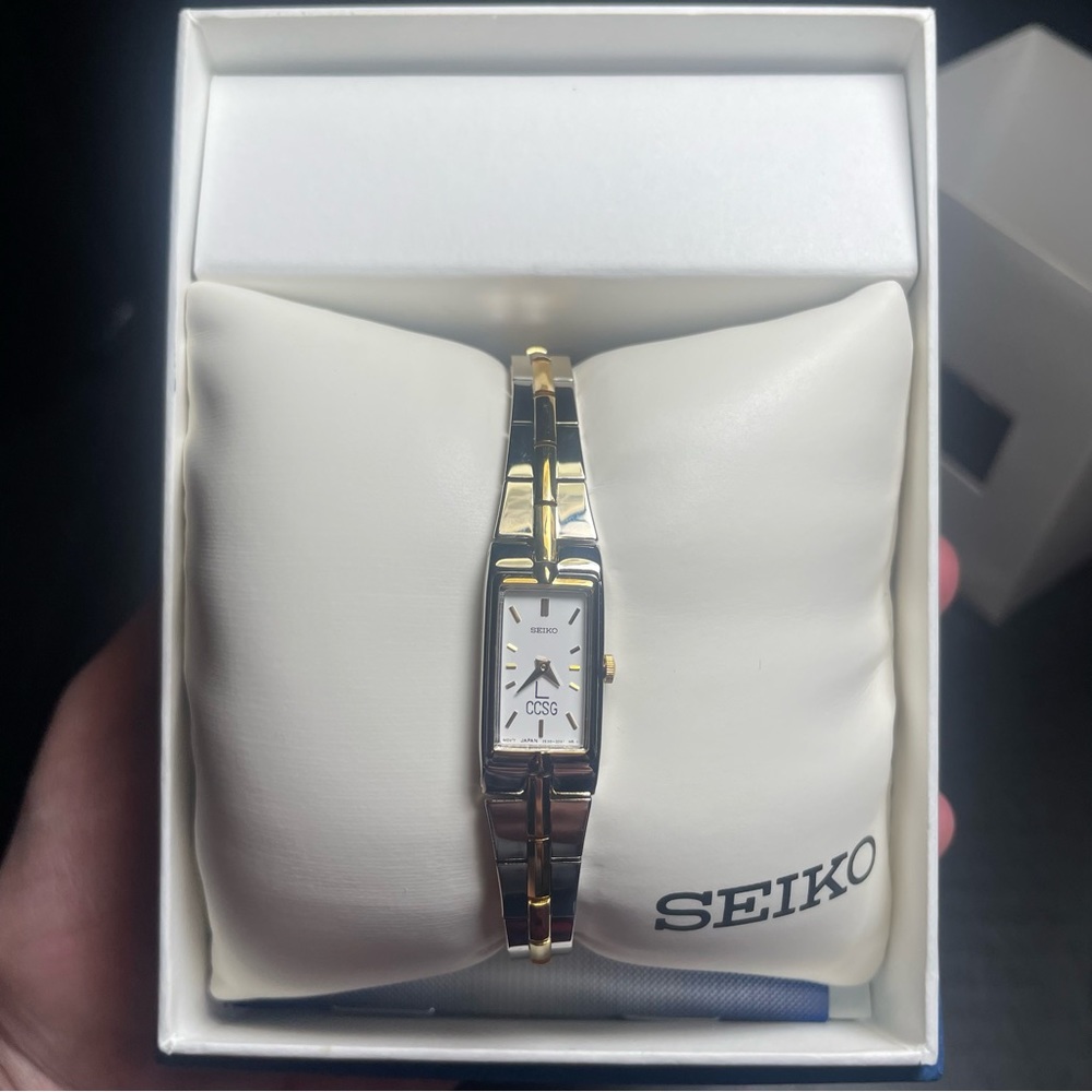 BNIB LADIES SEIKO BRACELET TIMEPIECE NEVER TOUCHED PRIOR TO LISTING